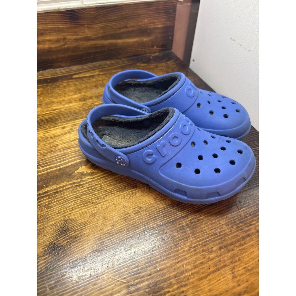 Crocs Blue Fur Lined Clogs Size J1‎